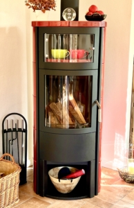 Kaminofentransport Hamburg – schwerer Kaminofen wird sicher über Treppe mit Treppenraupe transportiert – Spezialtransport durch Kasper-Spezialtransporte Hamburg