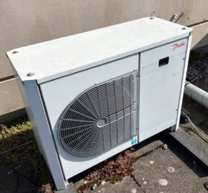 klimaanlagen Klimaanlage auf einem Dach durch Kasper-Spezialtransporte transportiert, rufen sie uns gern an unter: 0171 92 92 500