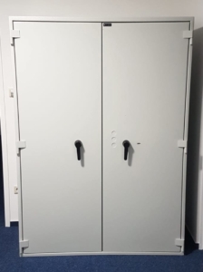 Spezialtransporte Schaltschrank 650 kg beim Transport in Hamburg – Spezialtransport über Treppen