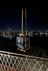 Spezialtransporte Krantransport in Hamburg bei Nacht an der Alster – Spezialtransport durch Kasper-Spezialtransporte Hamburg